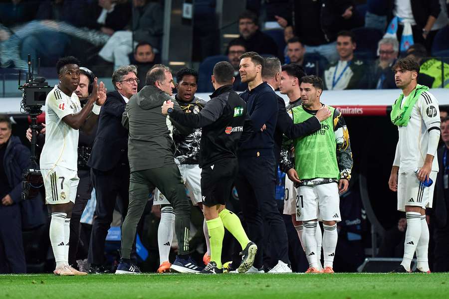 Endrick, encarándose Endrick, encarándose