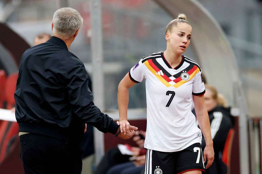 Kapitänin Giulia Gwinn wird sicher im zweiten Spiel gegen Österreich fehlen