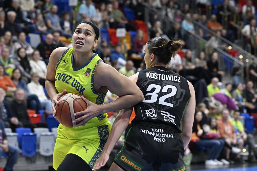 Basketbalistky z USK zvládli i třetí finále a mohou slavit titul. Basketbalistky z USK zvládli i třetí finále a mohou slavit titul.