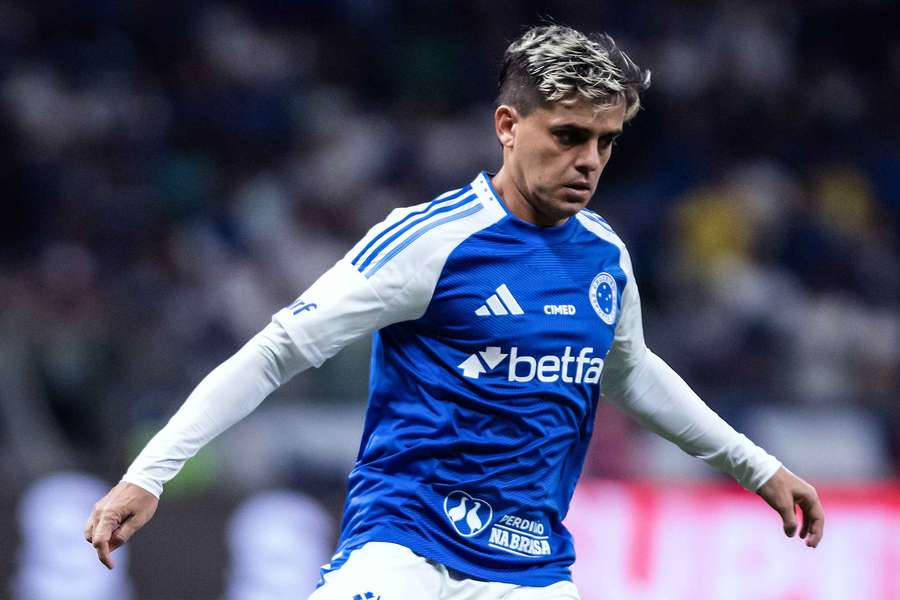 Fagner desfalcará o Cruzeiro devido a uma fratura
