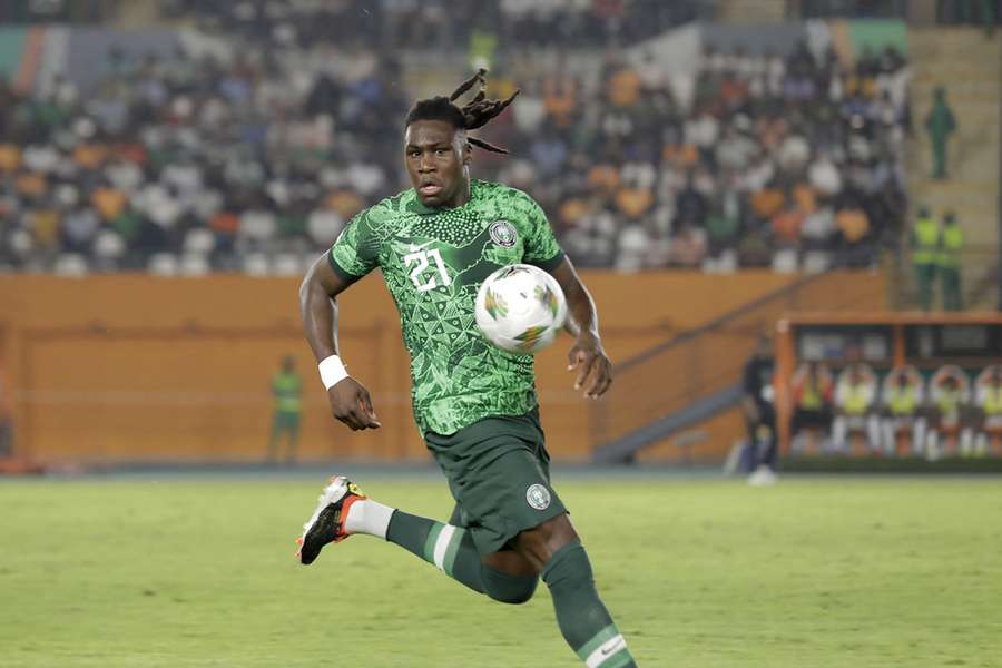 Calvin Bassey, do Fulham, impressiona com a Nigéria