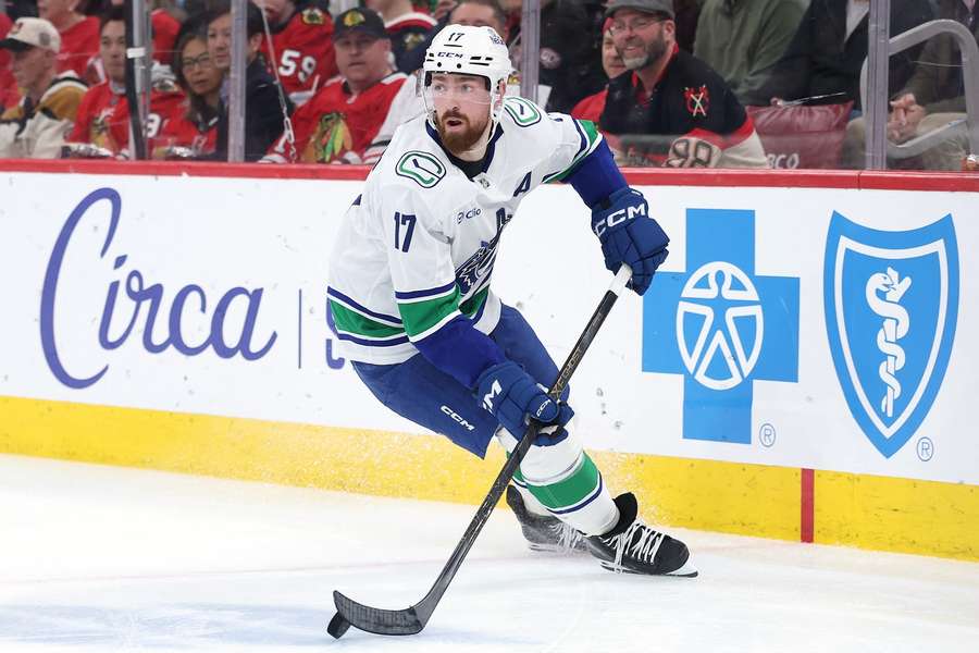 Hronek si připsal v zápase NHL dvě asistence. Hronek si připsal v zápase NHL dvě asistence.