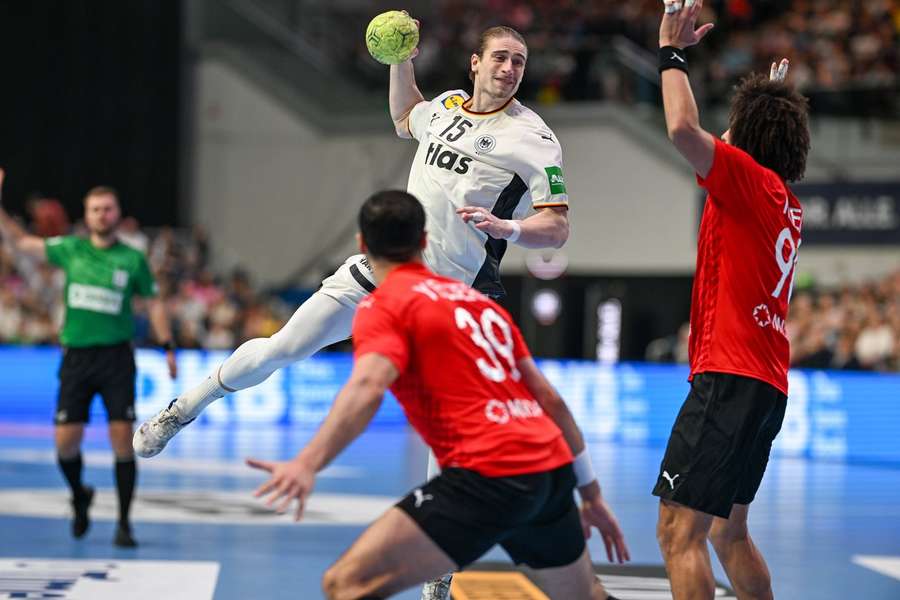 Knorr verletzte sich beim 34:33-Sieg in der 12. Spielminute