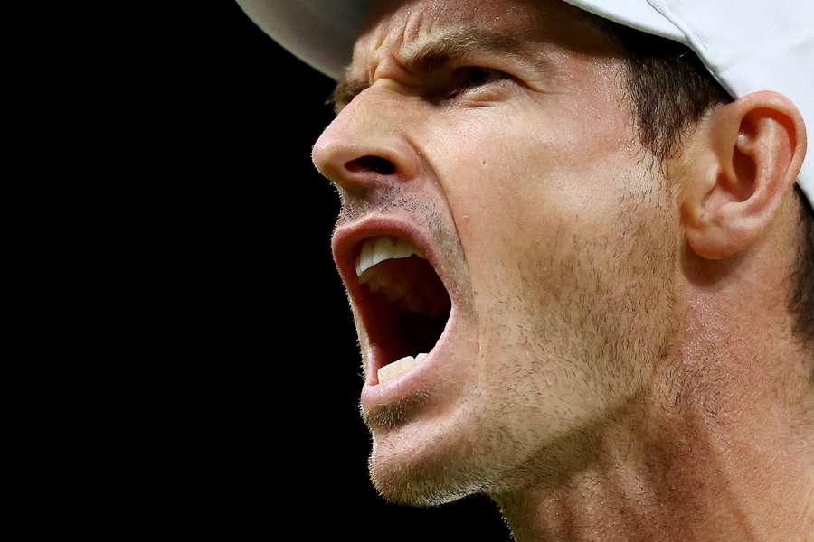 Murray's night-time drama ends on a Wimbledon cliff-hanger as cufew pauses night of drama