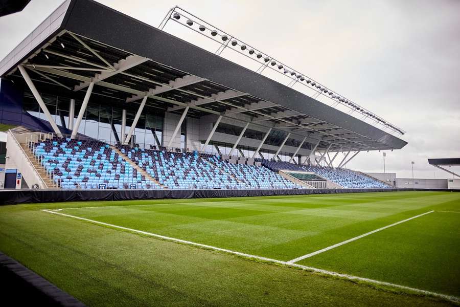 City a cumpărat un fundaș de 17 ani de la rivala United