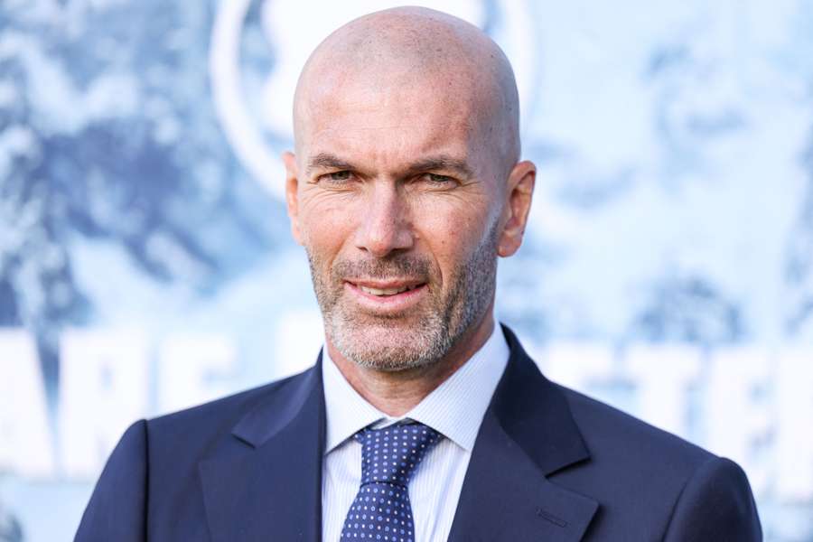 Zinédine Zidane se stane novým koučem francouzské reprezentace.