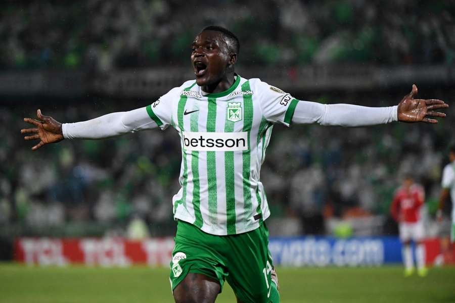 Kevin Viveros celebra un gol con Atlético Nacional