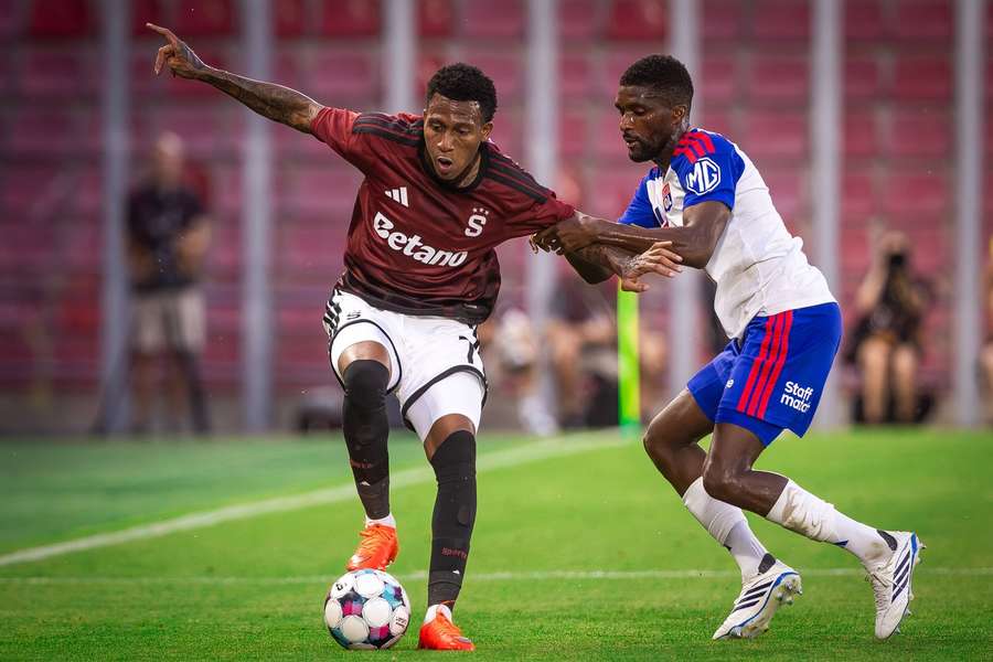 Josimar Alcócer (vlevo) podal proti Lyonu nejlepší výkon v rudém dresu. Josimar Alcócer (vlevo) podal proti Lyonu nejlepší výkon v rudém dresu.