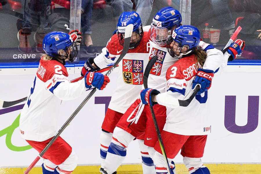 Hokejistky chtějí zabojovat o medaili.