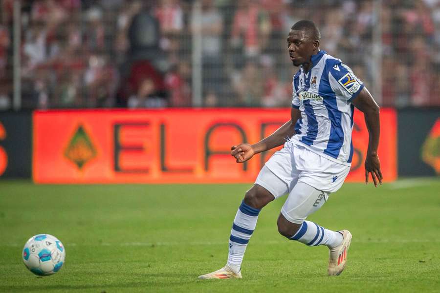 Hamari Traoré con la camiseta de la Real Sociedad