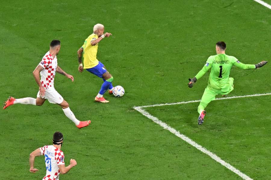 Neymar nu îl poate învinge pe Livakovic