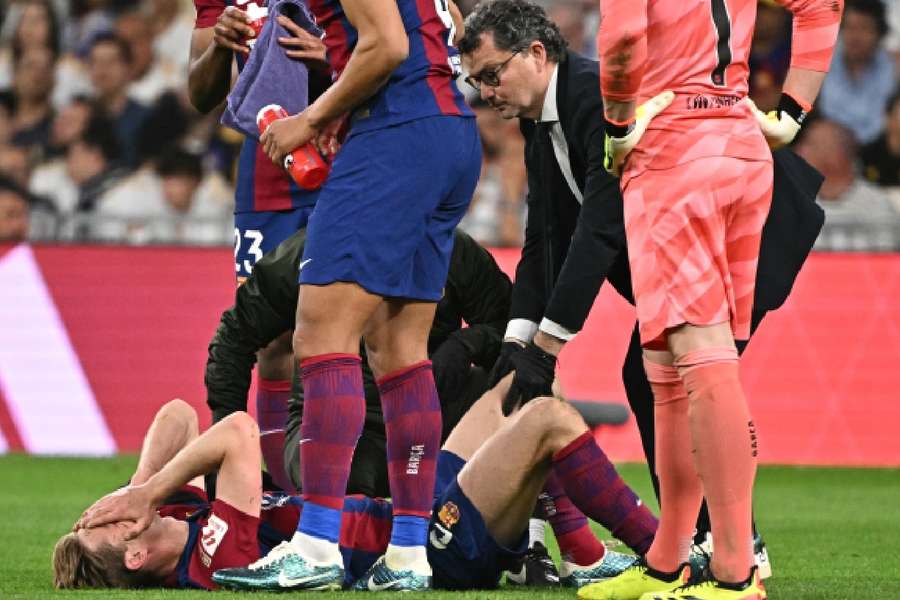 De Jong lamenta lesão sofrida no clássico contra o Real Madrid