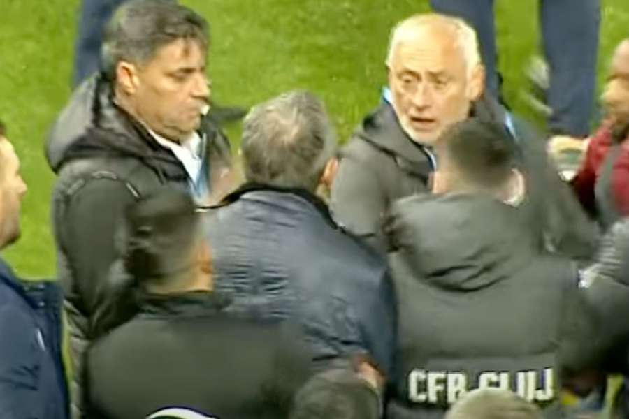Mandorlini și Neagoe, aproape de bătaie la finalul partidei Petrolul - CFR. Ce au declarat cei doi antrenori