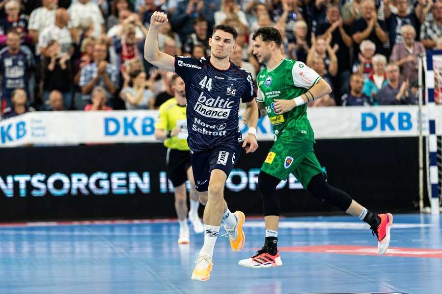 Minne beim Torjubel für seinen neuen Verein Minne beim Torjubel für seinen neuen Verein