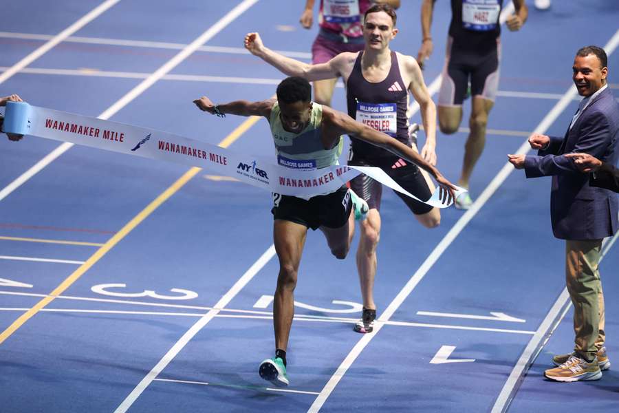 Yared Nuguse escribe su nombre en la historia del atletismo.