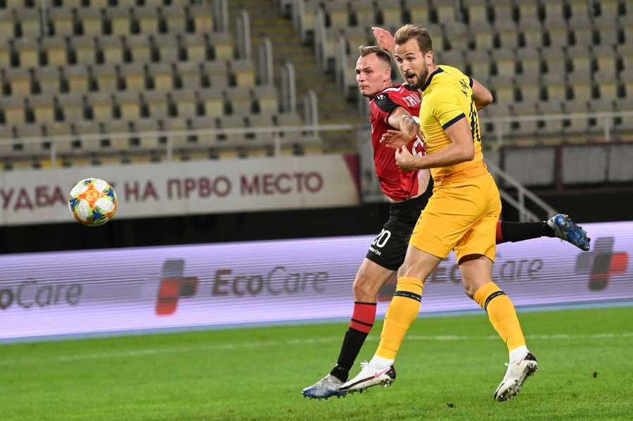 Krivák v súboji s hviezdnym Kaneom. Krivák v súboji s hviezdnym Kaneom.