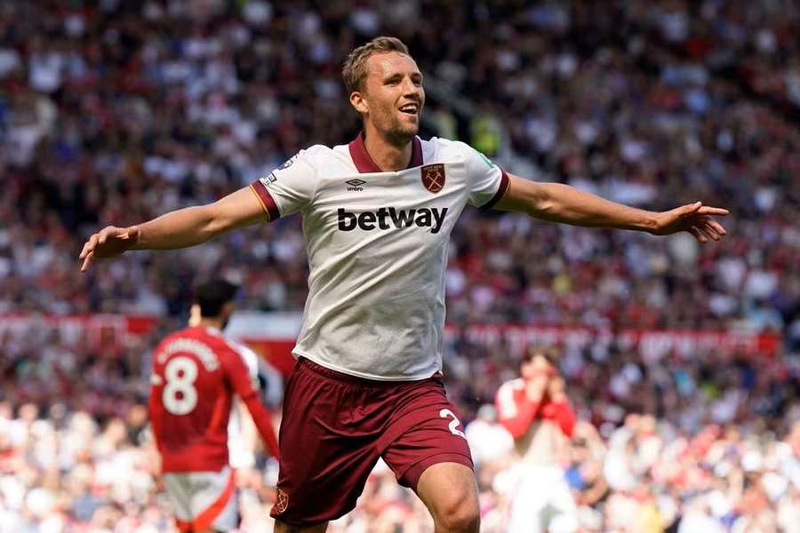 West Ham i díky zásahu Součka vyhrál na Old Trafford, Kinský neodvrátil porážku Tottenhamu