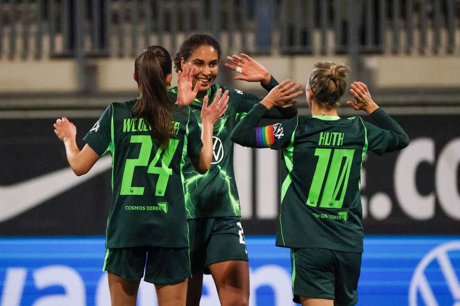 Wolfsburg feiert Hattrick-Heldin Zicai Wolfsburg feiert Hattrick-Heldin Zicai