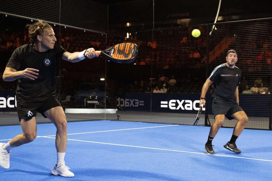 Diego Forlán com Rafael van der Vaart no padel