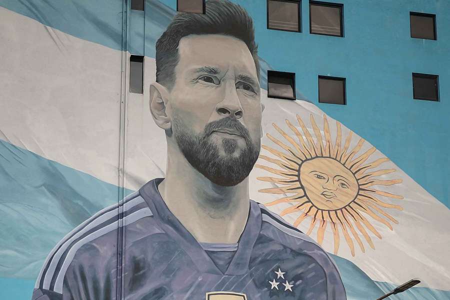 Messi sai do campo para virar história na Argentina Messi sai do campo para virar história na Argentina