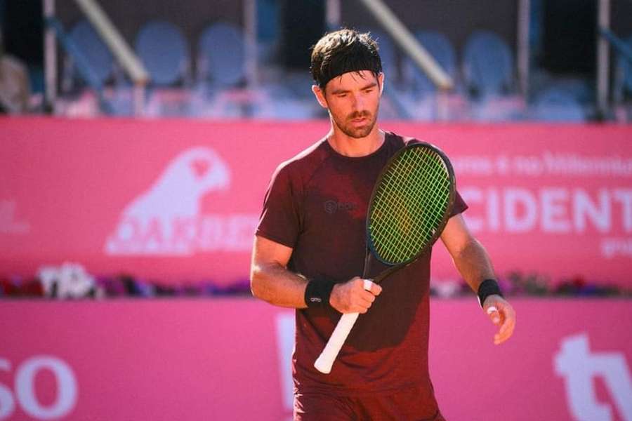 Gastão Elias foi eliminado por Nicolas Jarry na segunda ronda