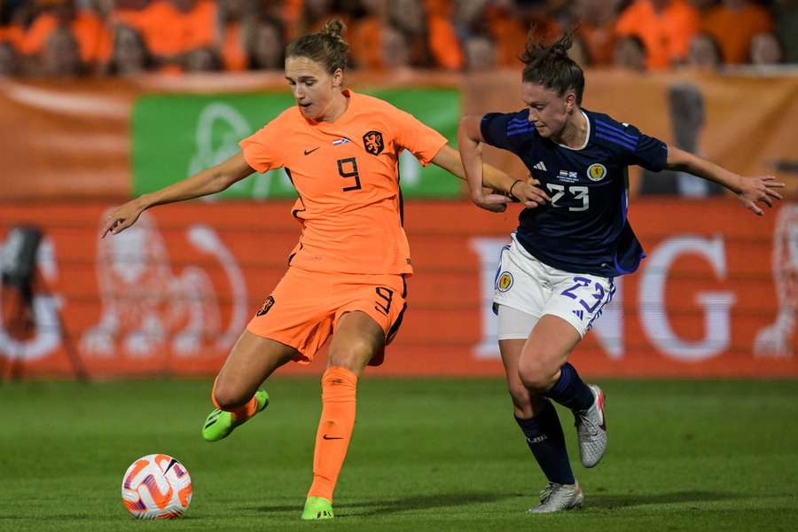 Shanice van de Sanden in actie tegen Schotland