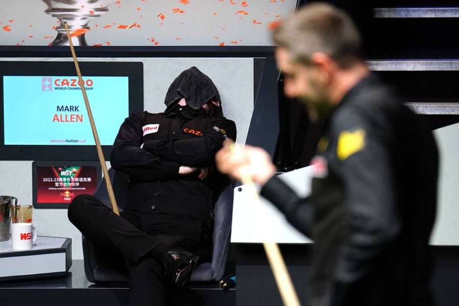 Mark Allen reagiert während seines Spiels gegen Mark Selby im Crucible Theatre in Sheffield.