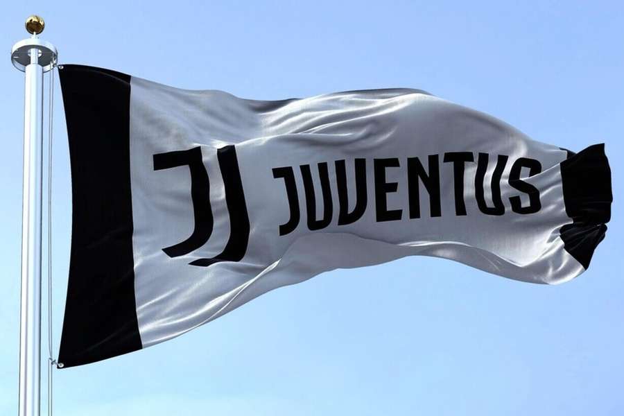 Eine Juventus-Flagge am Vereinsareal