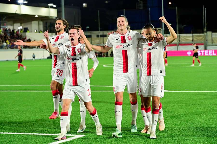 FC Twente waltz over Lincoln Red Imps to continue winning start in Conference League