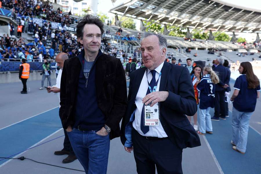 Antoine Arnault (izq.) forma parte de la poderosa familia propietaria del Paris FC, aspirante al ascenso a la Ligue 1.