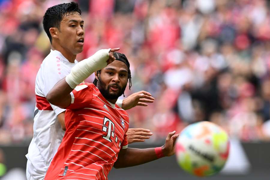 ayern Munich's midfielder Serge Gnabry (R) and Stuttgart's Japanese midfielder Wataru Endo vie for the ball