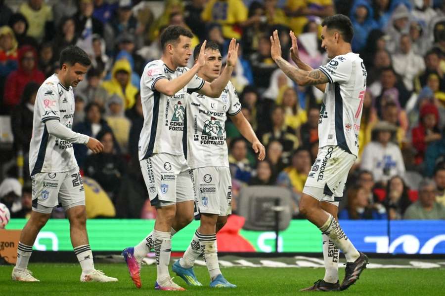 Batacazo en el Azteca: Pachuca doblega al superlíder América (1-2)