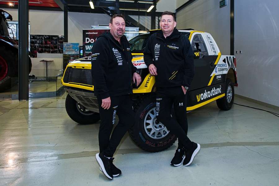 Nový český tým si vyzkouší Rallye Dakar. Zkušený pilot Trněný chce závod hlavně dojet