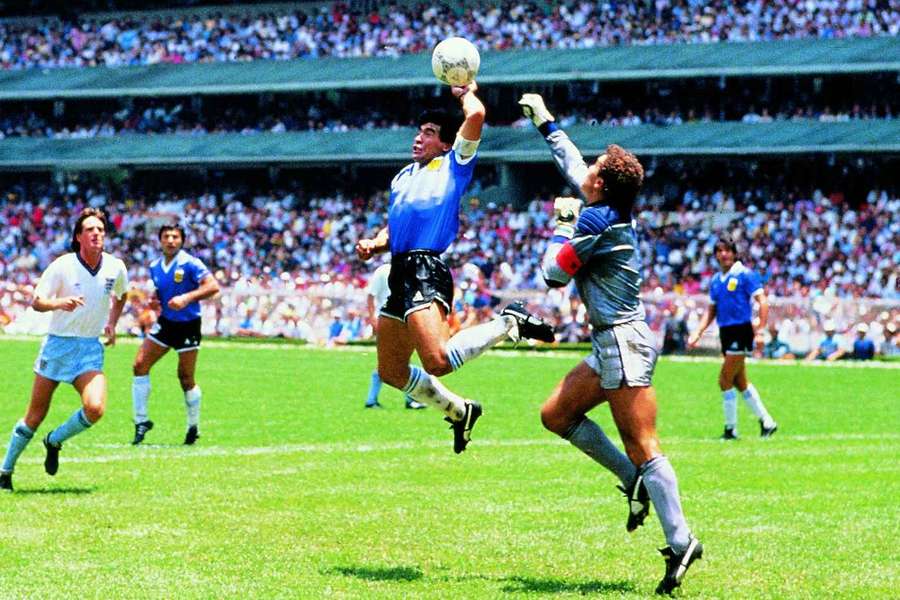 Boží ruka, největší sportovní lest v historii. Boží ruka, největší sportovní lest v historii.