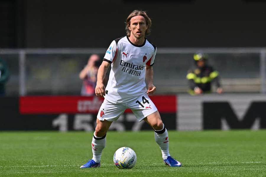 Luka Modrić durante una partita del Milan contro l'Hellas Verona Luka Modrić durante una partita del Milan contro l'Hellas Verona