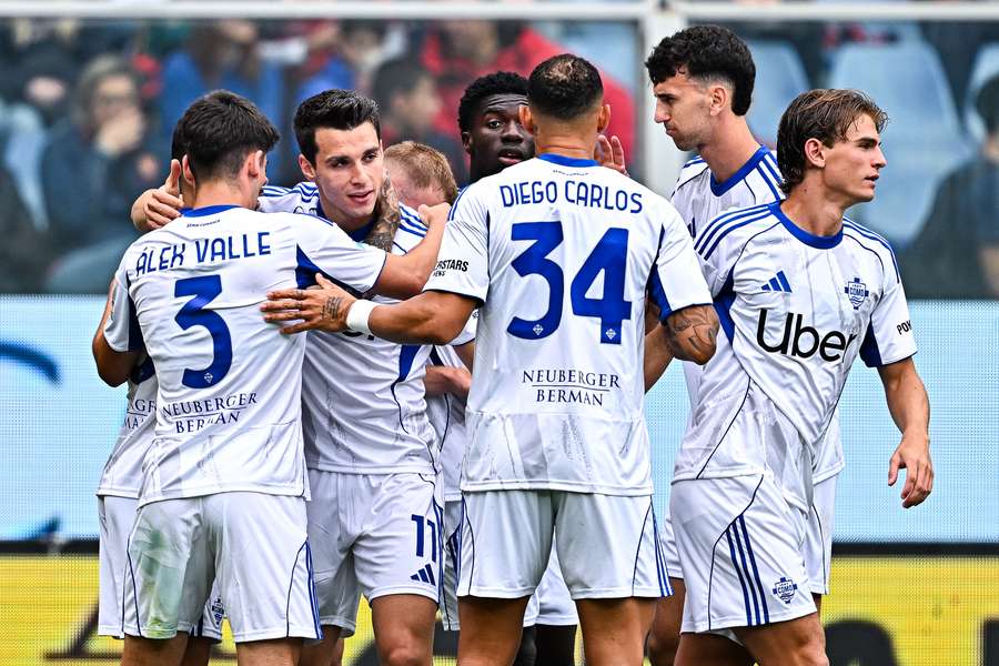 Como's players celebrate a goal