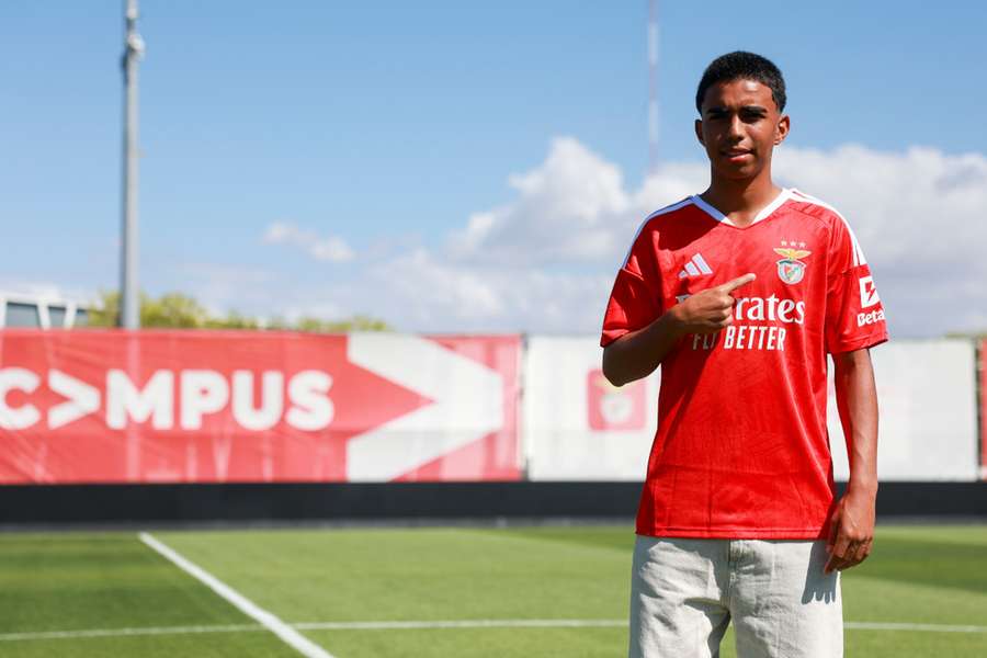 Deivid Kauan Vieira oficializado no Benfica Deivid Kauan Vieira oficializado no Benfica