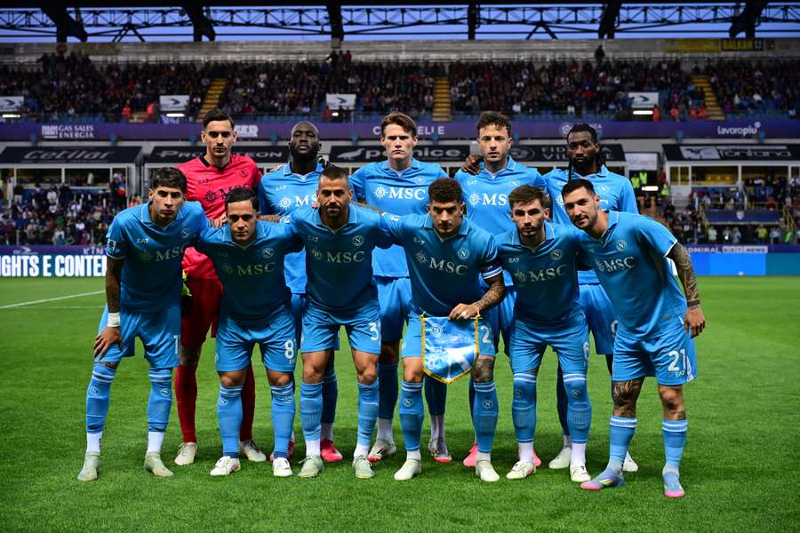 Liga włoska - kibice Napoli z zapartym tchem czekają na mecz o mistrzostwo