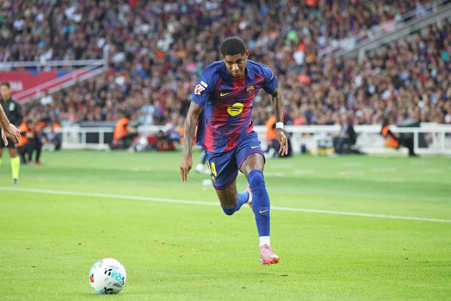 Marcus Rashford chases the ball