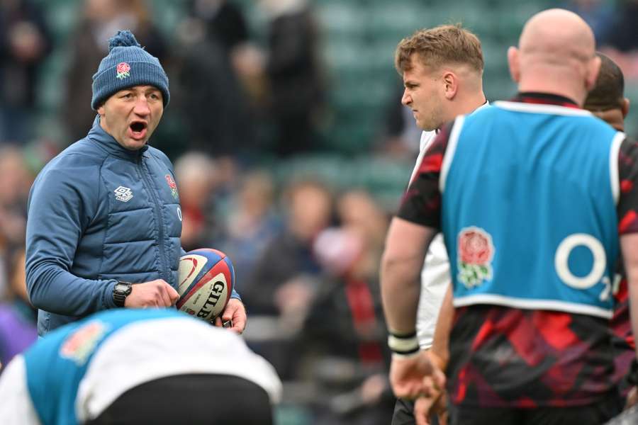 Steve Borthwick takes charge of England's warm-up ahead of their defeat against France