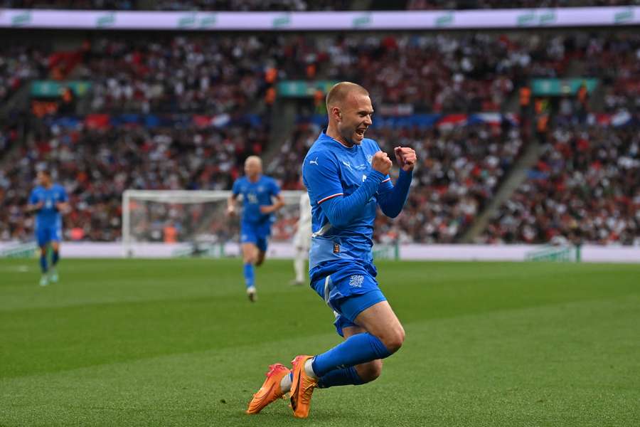 Tidligere AGF'er matchvinder på Wembley: Island chokerer England i sidste EM-test