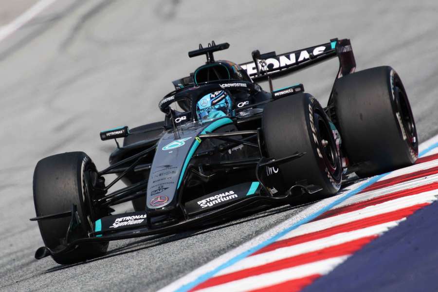 Russell îl ține în spate pe Verstappen și câștigă Marele Premiu al Austriei Russell îl ține în spate pe Verstappen și câștigă Marele Premiu al Austriei