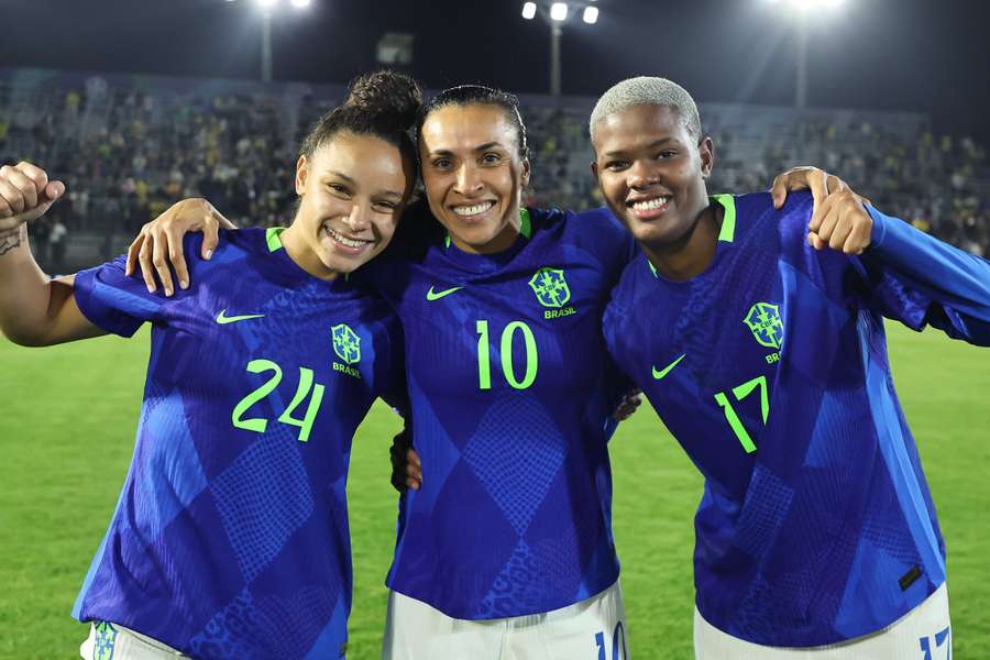 Dudinha, Marta e Jhonson foram convocadas por Arthur Elias para Copa América