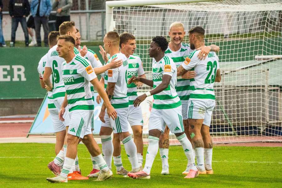 Futbalisti Skalice oslavujú gól. Futbalisti Skalice oslavujú gól.