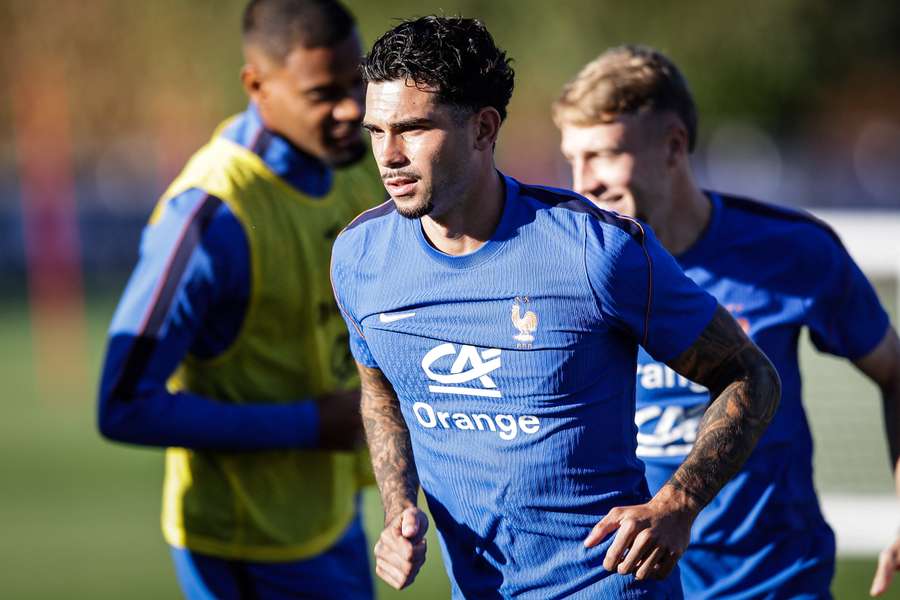 Lucas Da Cunha, la nouvelle sentinelle des Bleus testée face à la Belgique Lucas Da Cunha, la nouvelle sentinelle des Bleus testée face à la Belgique