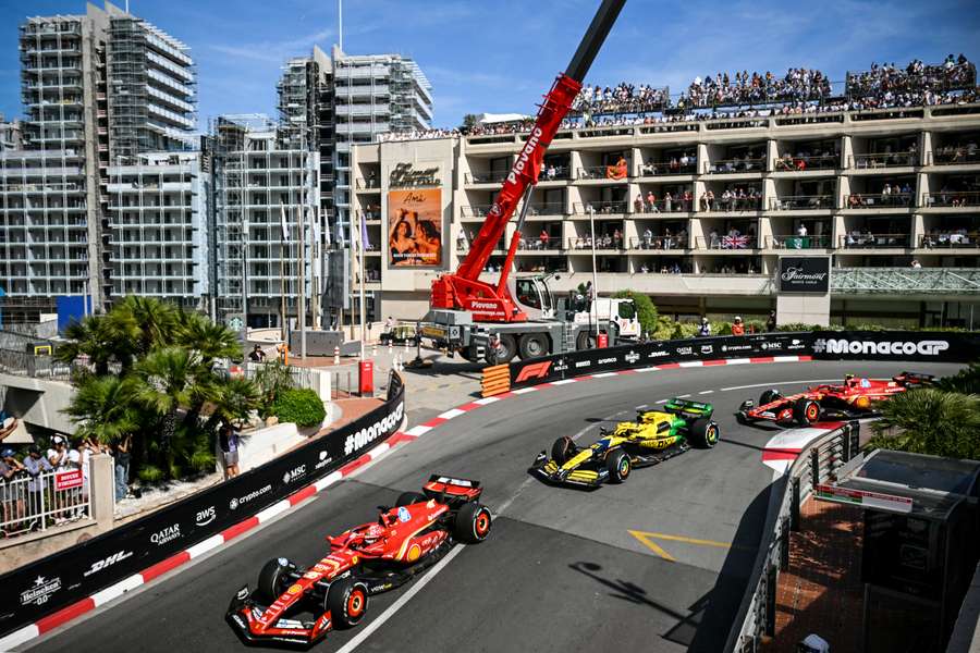 Charles Leclerc odczarował Monako. Kierowca Ferrari wygrał przed swoimi kibicami