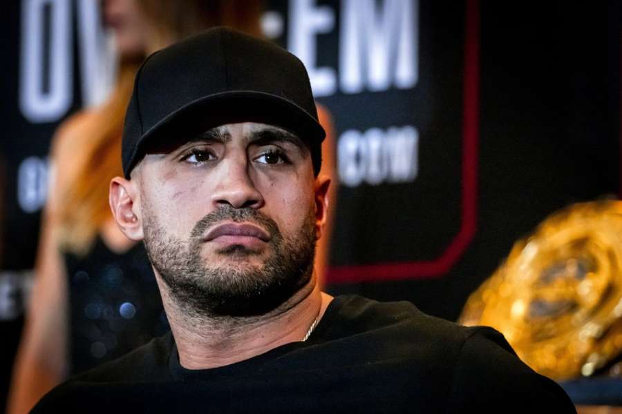 Minuut stilte bij kickboksevenement Badr Hari voor slachtoffers aardbeving Marokko