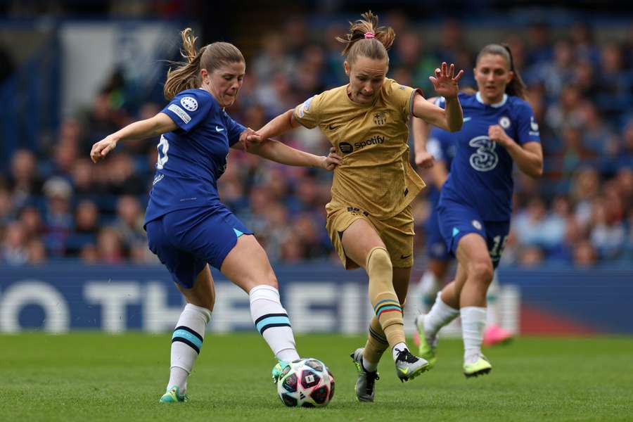 Chelsea midfielder Maren Mjelde (L) vies with Barcelona forward Caroline Hansen (C)