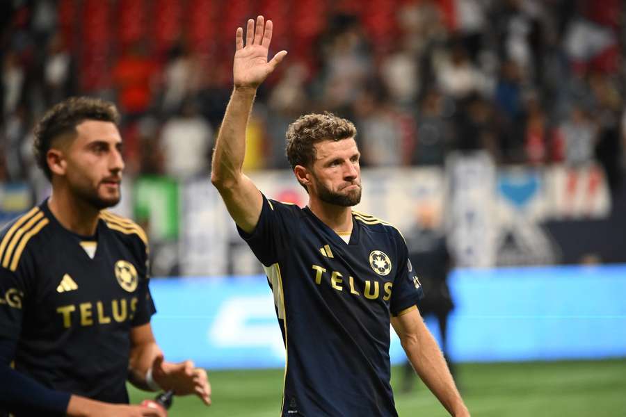 Thomas Müller lässt sich für einen Dreierpack für die Vancouver Whitecaps feiern.