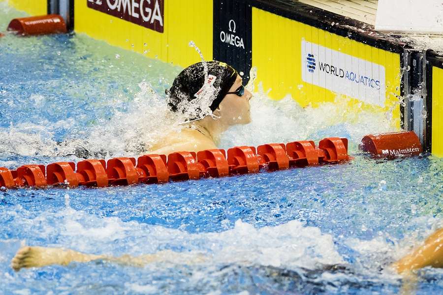 Marrit Steenbergen blijft in het Japanse Fukuoka door het water snellen